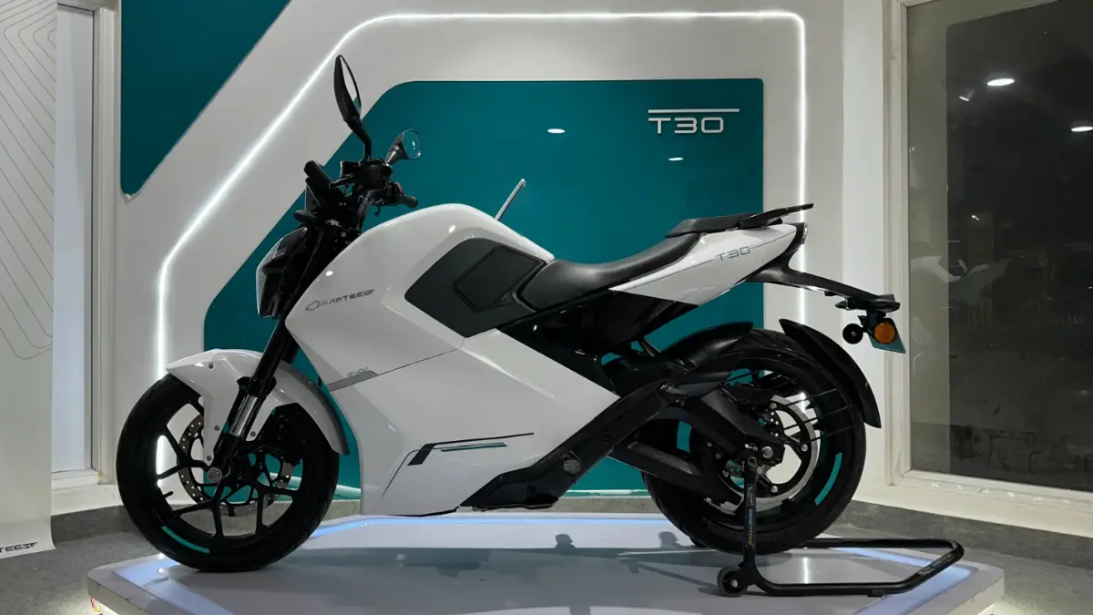 high-voltage electric motorcycle India, Raptee HV bike price, CCS2 charging electric bike, EV motorcycle 250-300cc ICE match